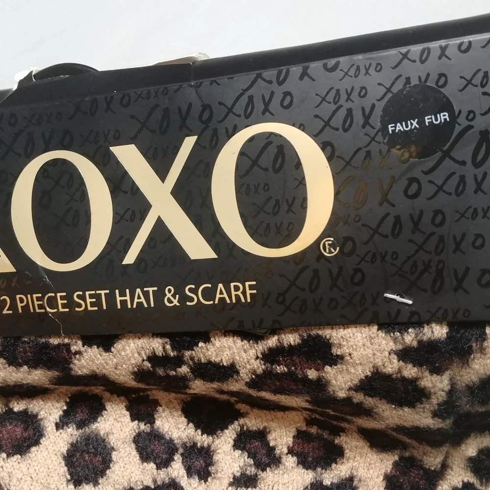 2 piece set Leopard Hat and Leopard Print Scarf Set with Poof, OS  NEW